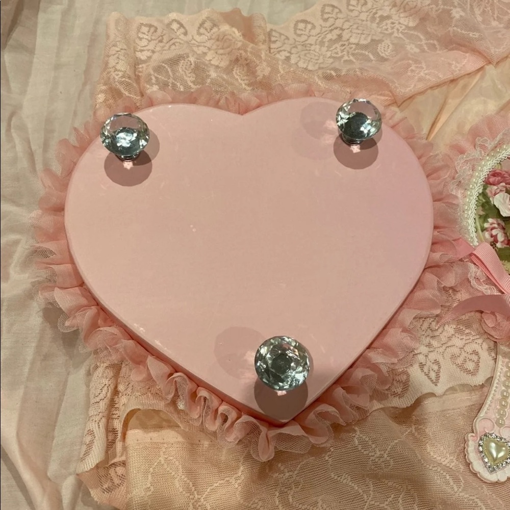 Shabby chic mirror & vanity heart decor - Picture 3 of 13
